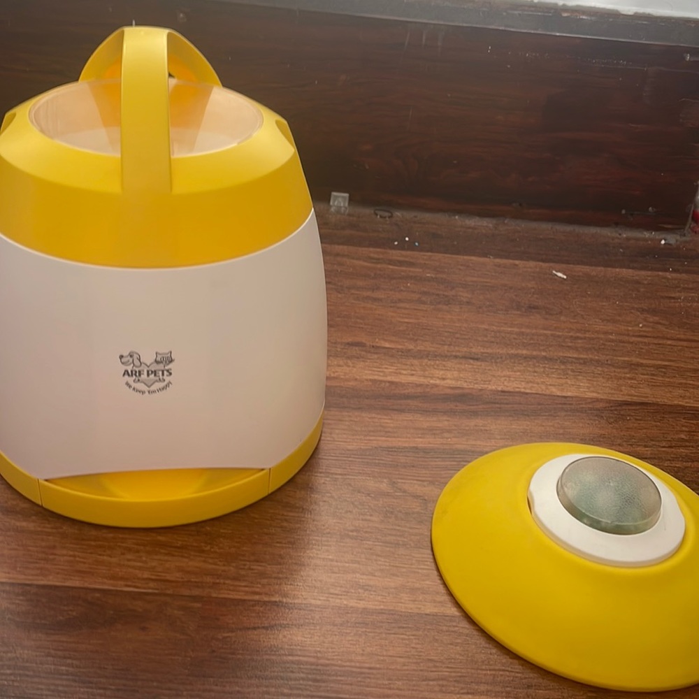 Arf pets training/feeder